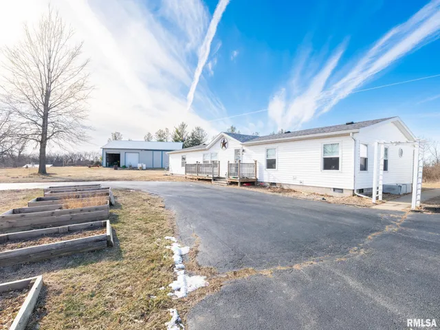 $325,000 | 5001 Tunbridge Hill Road, Clinton, IL 61727