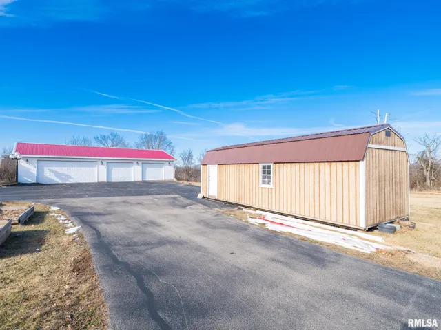 $325,000 | 5001 Tunbridge Hill Road, Clinton, IL 61727