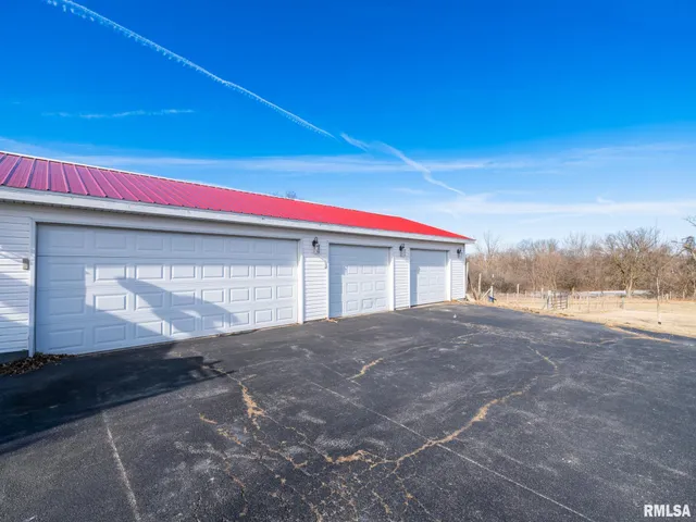 $325,000 | 5001 Tunbridge Hill Road, Clinton, IL 61727