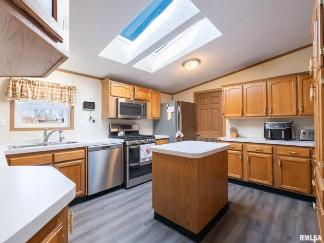 $325,000 | 5001 Tunbridge Hill Road, Clinton, IL 61727