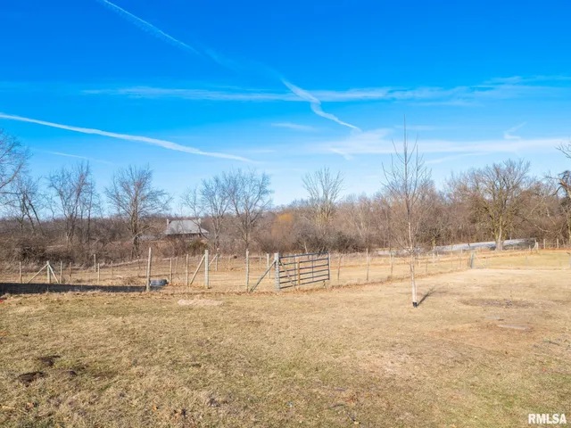 $325,000 | 5001 Tunbridge Hill Road, Clinton, IL 61727