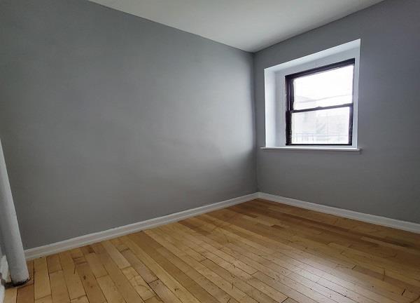 21-06 35th Street, Unit 4E Queens, NY 11105 - Photo 3 of 7