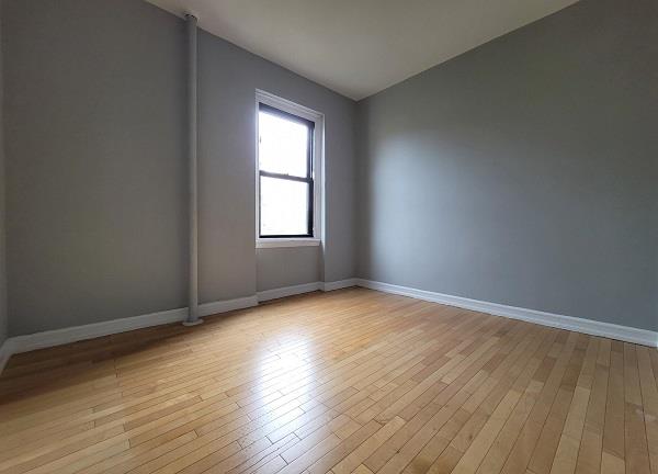 21-06 35th Street, Unit 4E Queens, NY 11105 - Photo 4 of 7