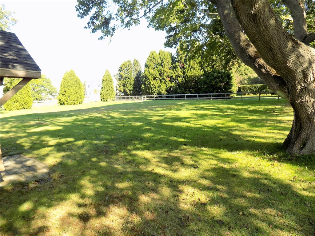 1250 East Main Road Middletown, RI 02842 - Photo 4 of 27 Gallery Image 4