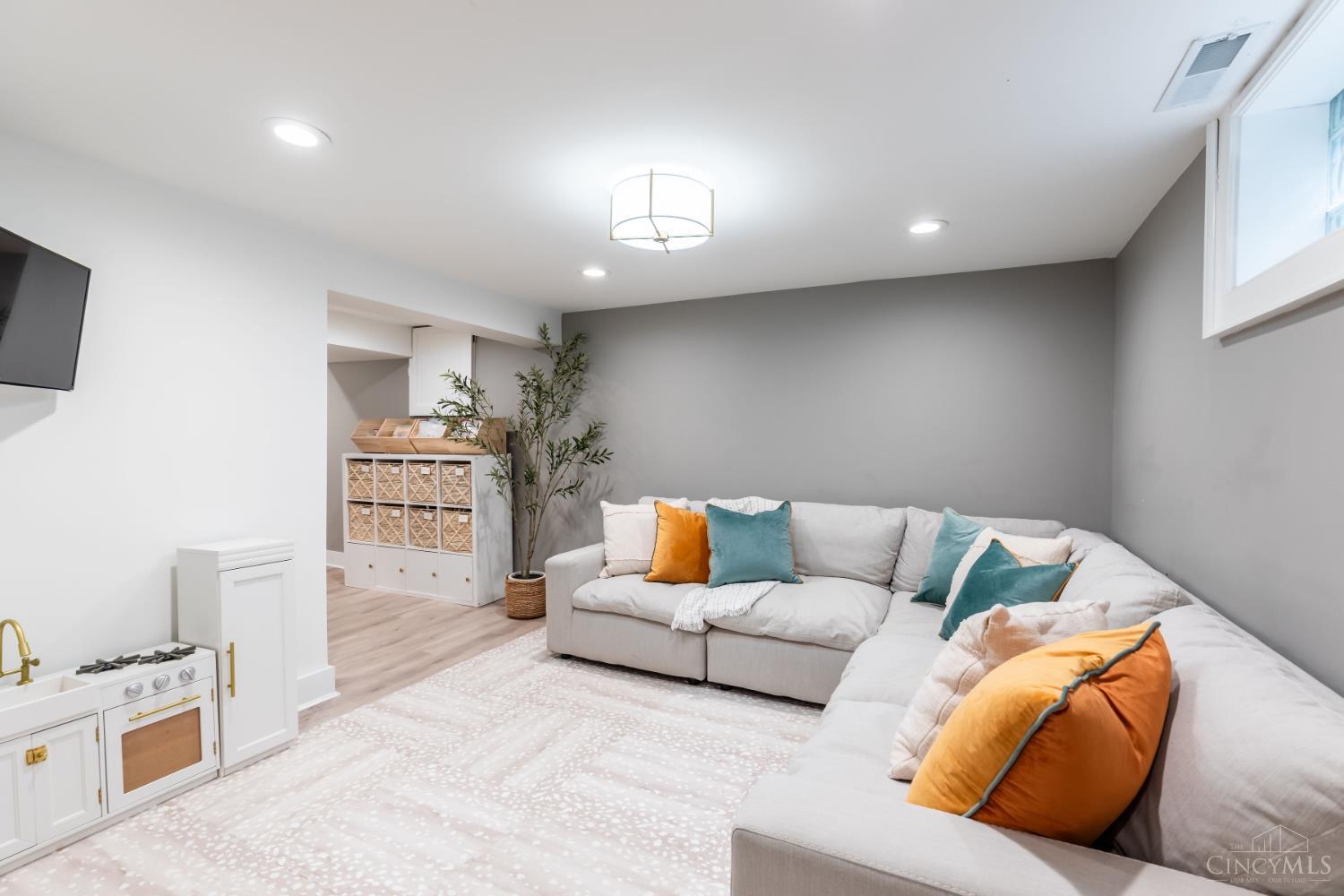 6550 Drake Road Cincinnati, OH 45243 - Photo 67 of 82 Gallery Image 67