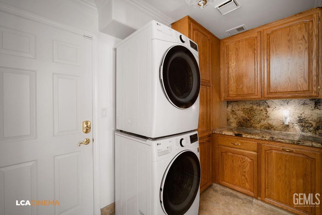 Undisclosed Address Shafter, CA 93263 - Photo 22 of 34 a utility room with dryer and washer
