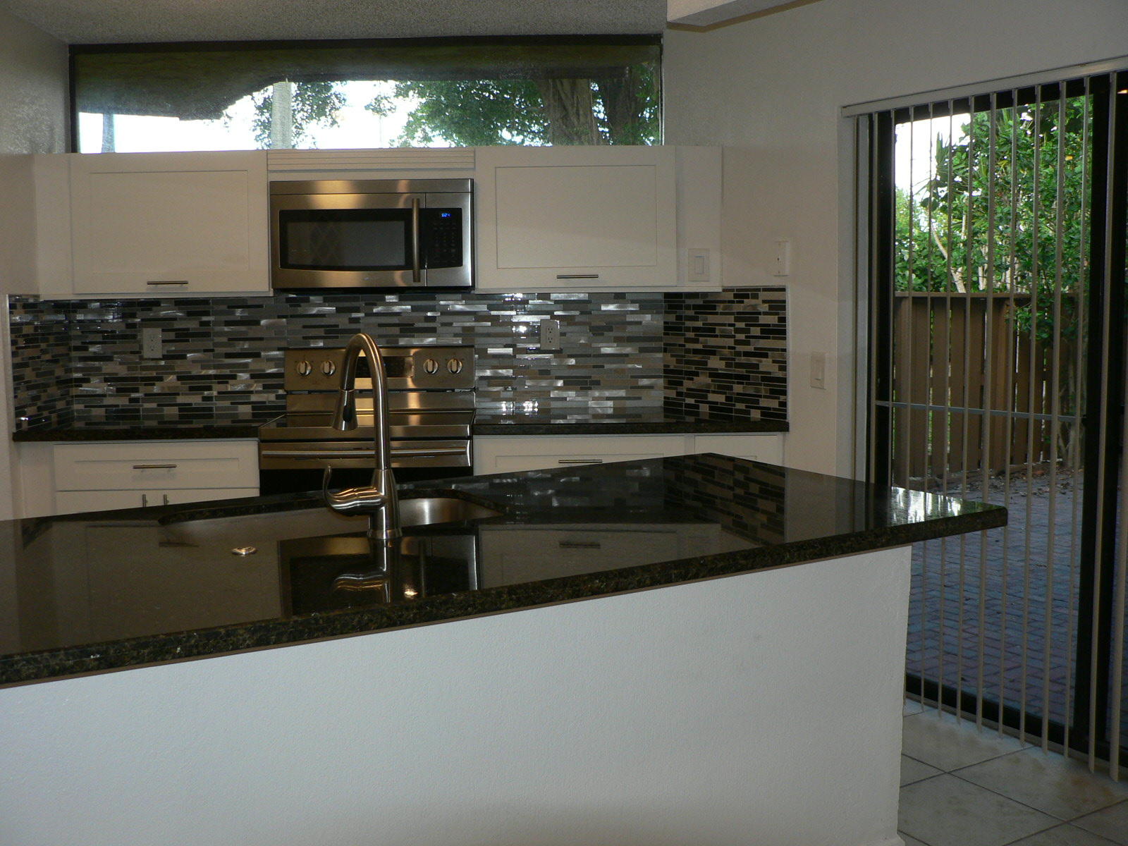 8135 Severn Drive, Unit B Boca Raton, FL 33433 - Photo 24 of 55 View into the Kitchen