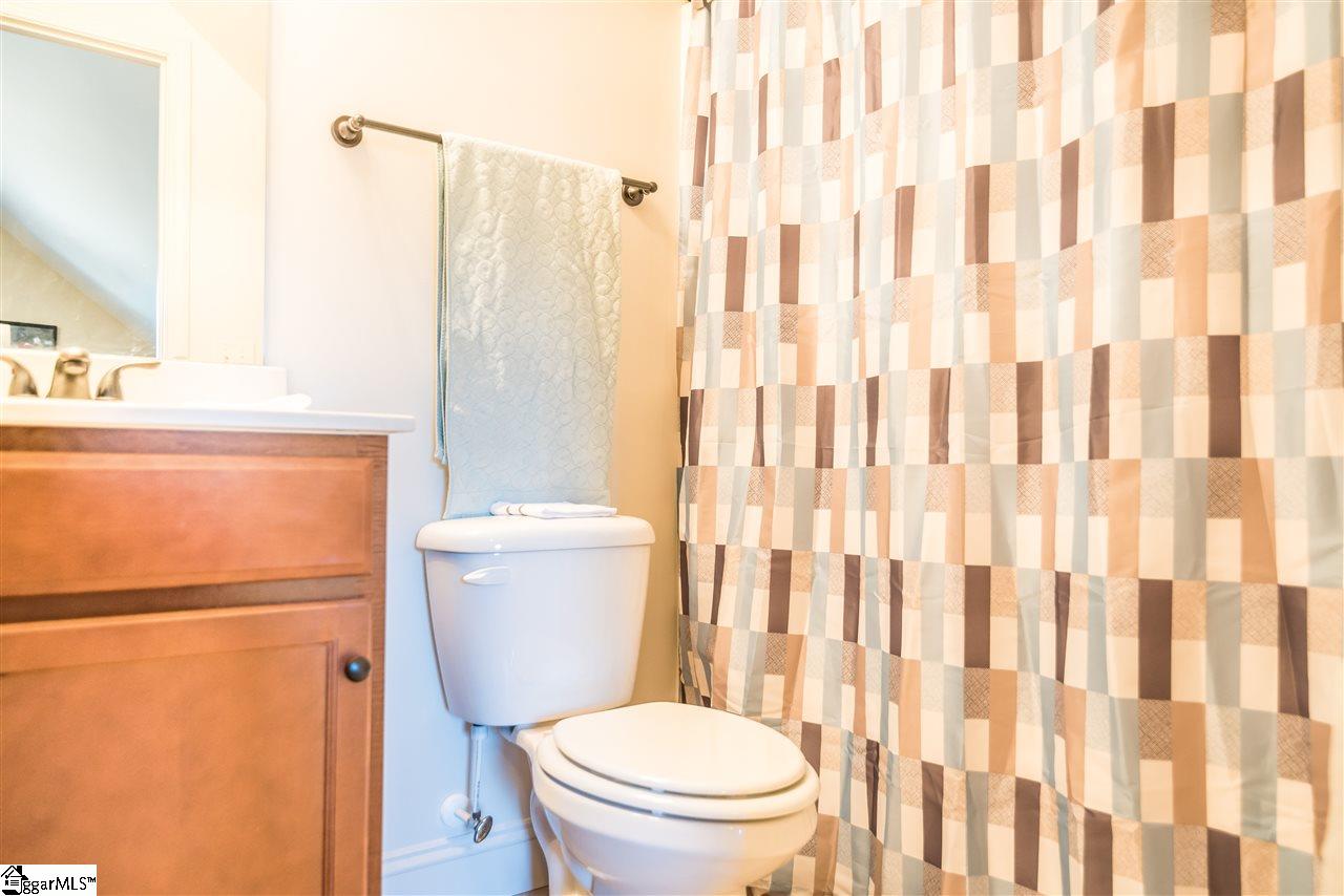 26 Caperton Way Greer, SC 29651 - Photo 21 of 23 Full Third Bath attached to Bonus Room!