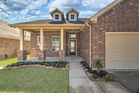 $375,000 | 326 Polar Bear Trail, Crosby, TX 77532