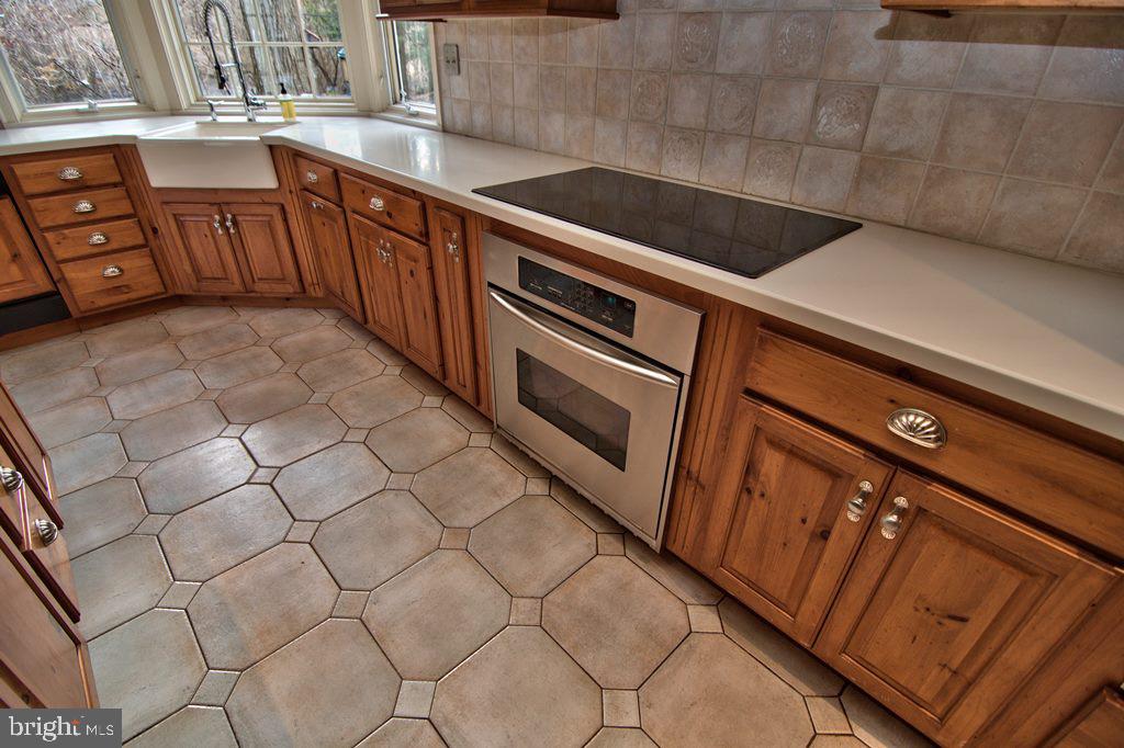 3055 Haupts Bridge Road Riegelsville, PA 18077 - Photo 21 of 65 Kitchen tile floors