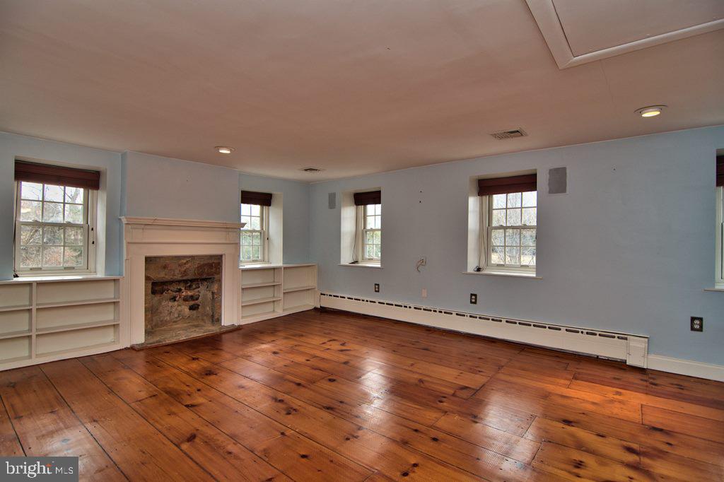 3055 Haupts Bridge Road Riegelsville, PA 18077 - Photo 34 of 65 MBR with decorative fireplace