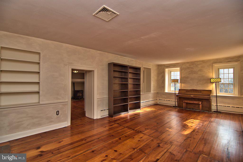 3055 Haupts Bridge Road Riegelsville, PA 18077 - Photo 9 of 65 Living Room