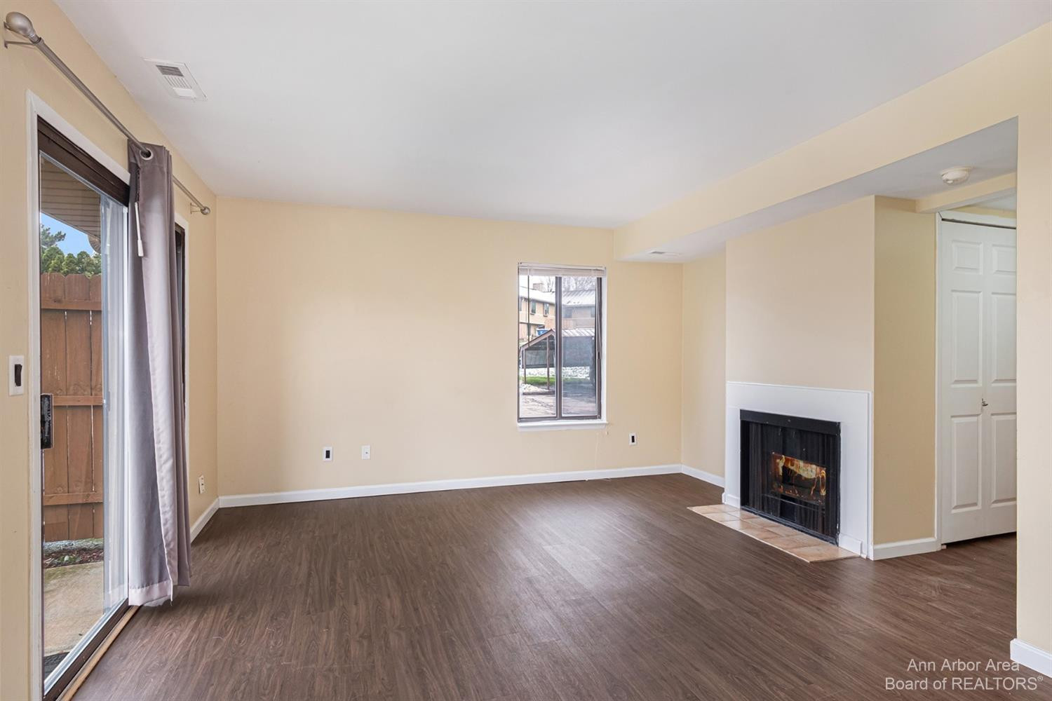 350 Briarcrest Drive, Unit 168 Ann Arbor, MI 48104 - Photo 4 of 21 Photo 4