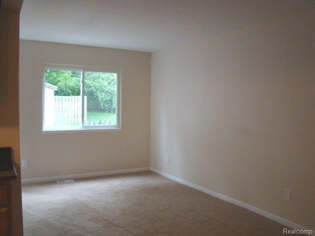 620 Quarter Street Rochester, MI 48307 - Photo 13 of 16 Familyroom2.jpg