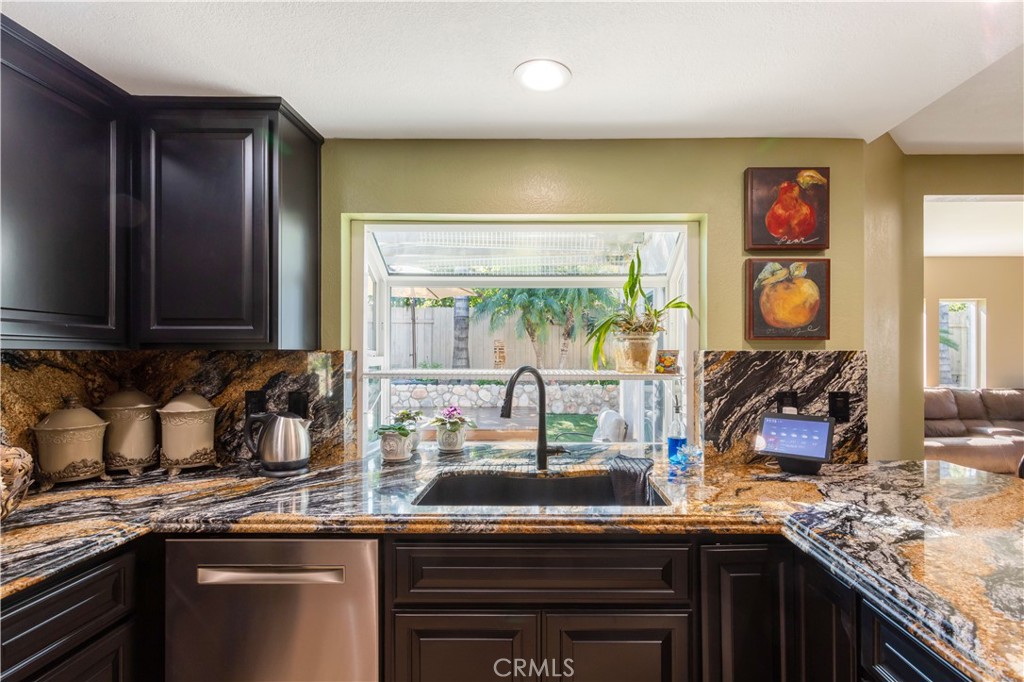 638 Riverview Drive Redlands, CA 92374 - Photo 11 of 48