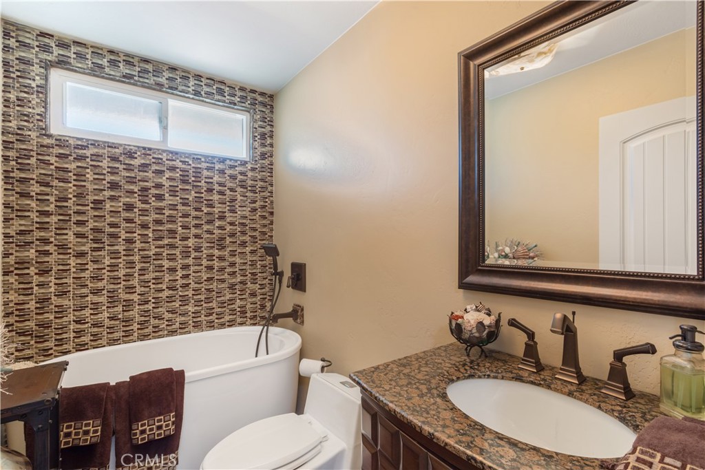 638 Riverview Drive Redlands, CA 92374 - Photo 20 of 48 Bath 2 upstairs