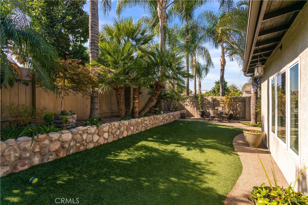 638 Riverview Drive Redlands, CA 92374 - Photo 35 of 48 Artificial Turf
