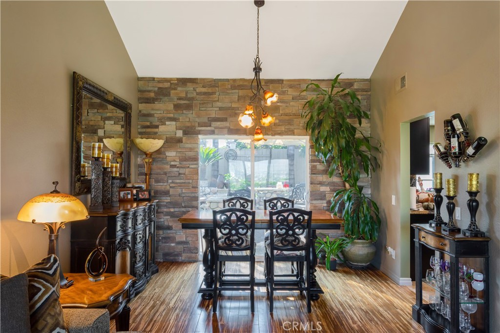 638 Riverview Drive Redlands, CA 92374 - Photo 5 of 48