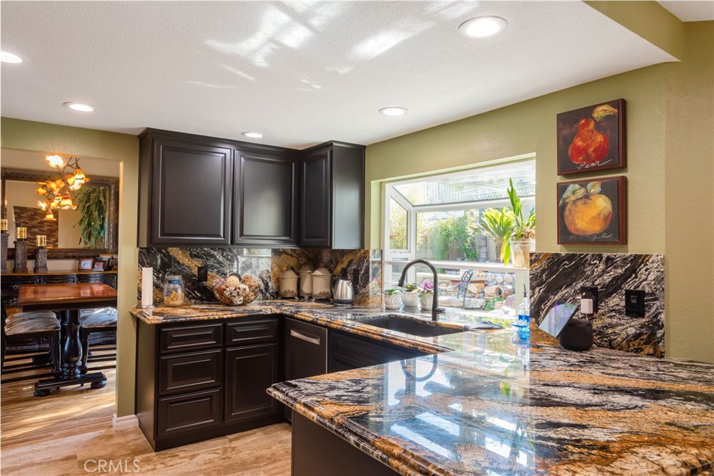 638 Riverview Drive Redlands, CA 92374 - Photo 9 of 48