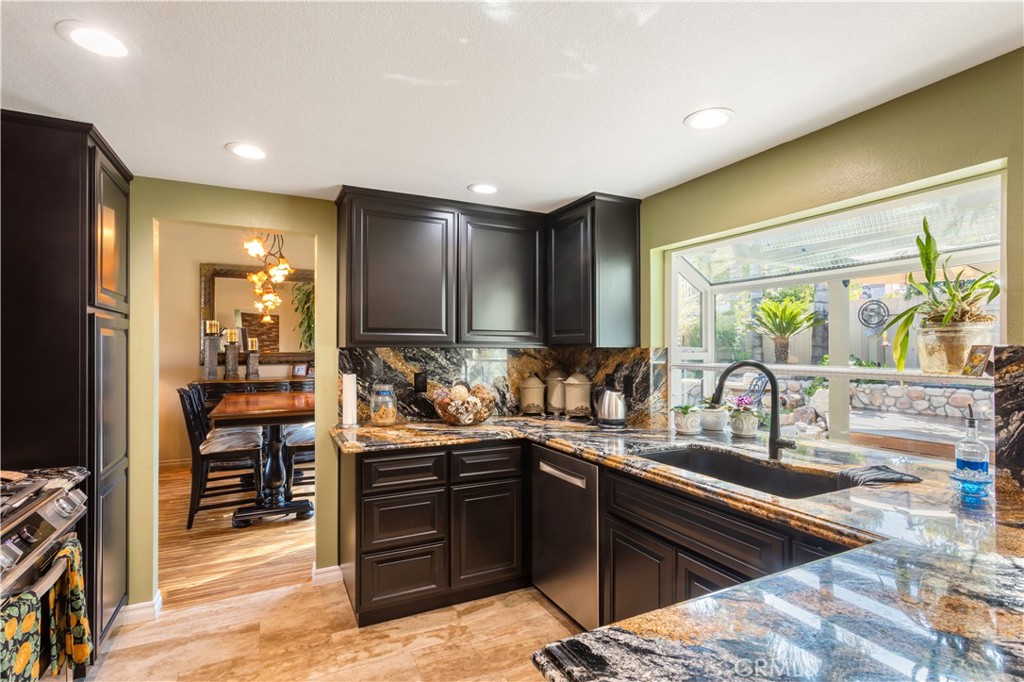 638 Riverview Drive Redlands, CA 92374 - Photo 10 of 48