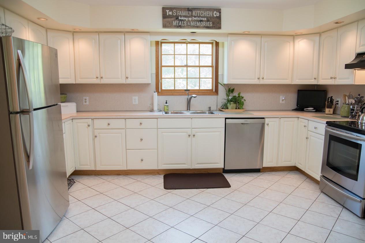 5149 Church Road Mount Laurel, NJ 08054 - Photo 9 of 32 Stainless Steel Appliances