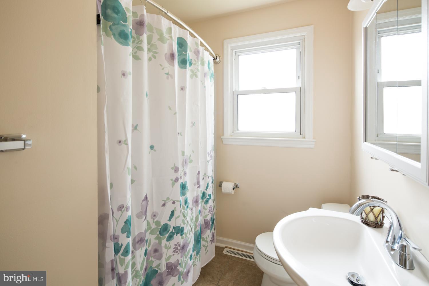 48 Millbrook Road Newark, DE 19713 - Photo 14 of 24 Hall Bath