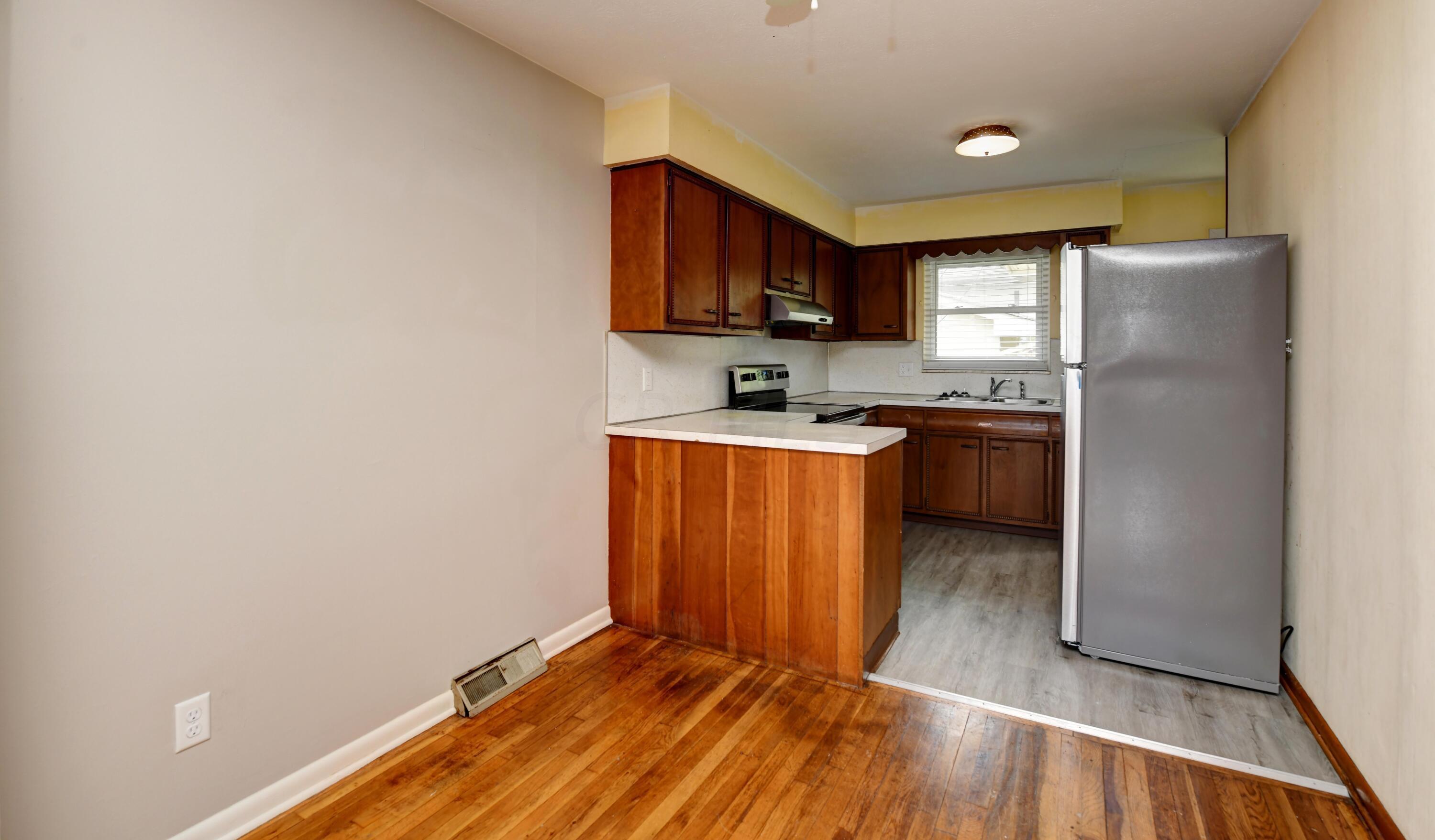 3715 Arnelle Road Columbus, OH 43228 - Photo 7 of 24 Kitchen