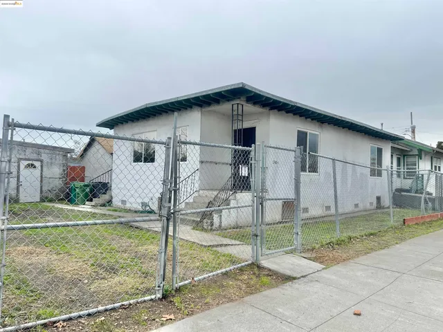 a house view with a outdoor space