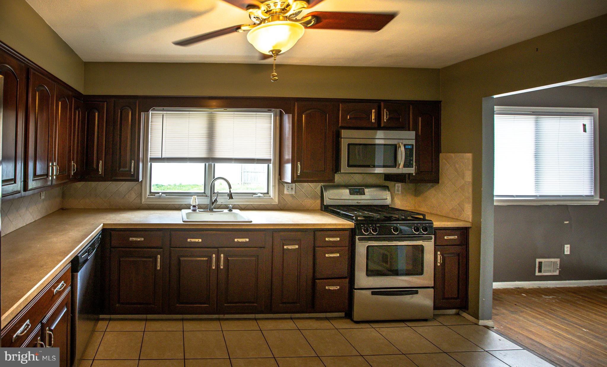 17 Edgemont Road Trenton, NJ 08620 - Photo 11 of 28 Kitchen