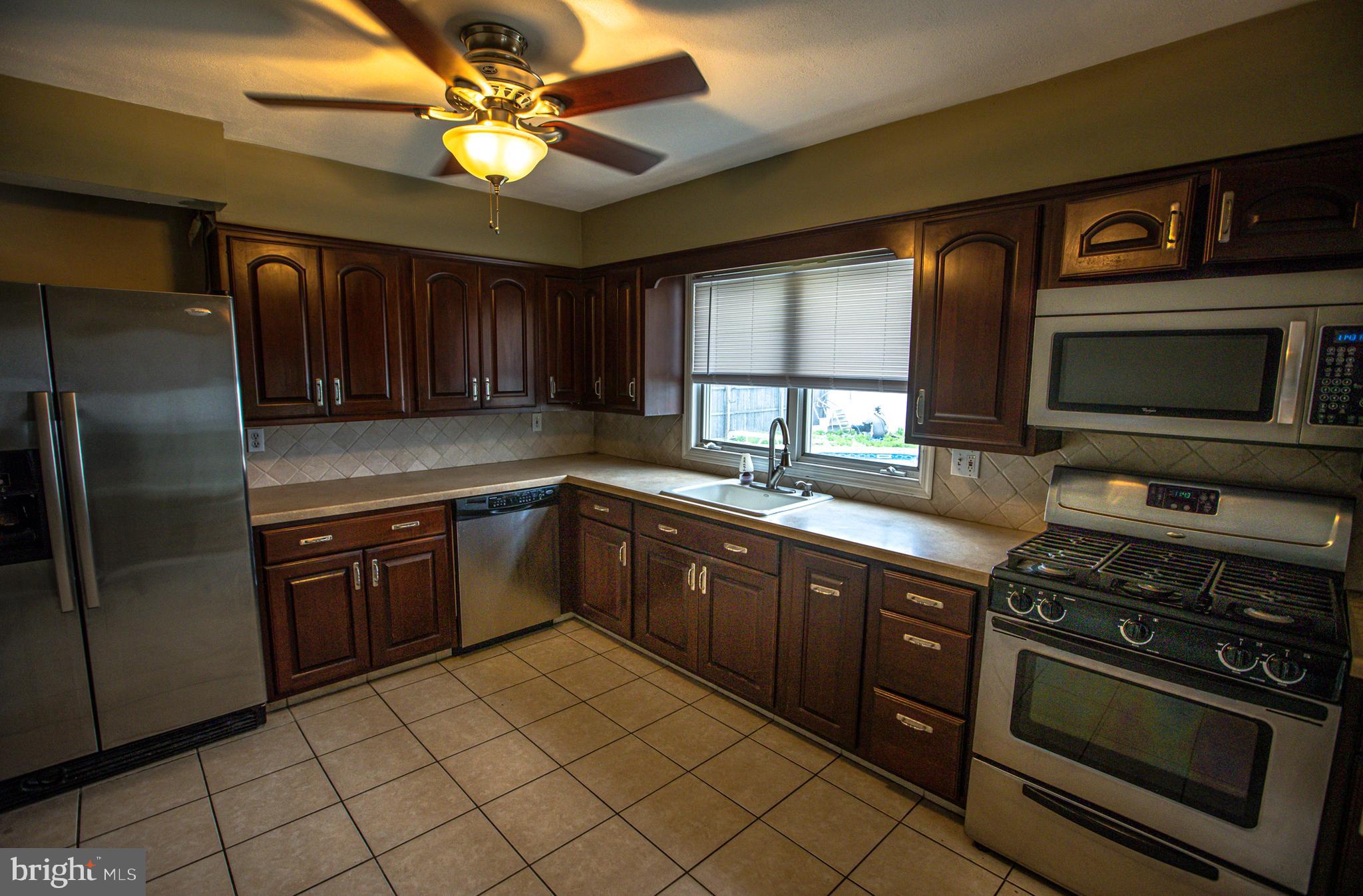 17 Edgemont Road Trenton, NJ 08620 - Photo 12 of 28 Kitchen