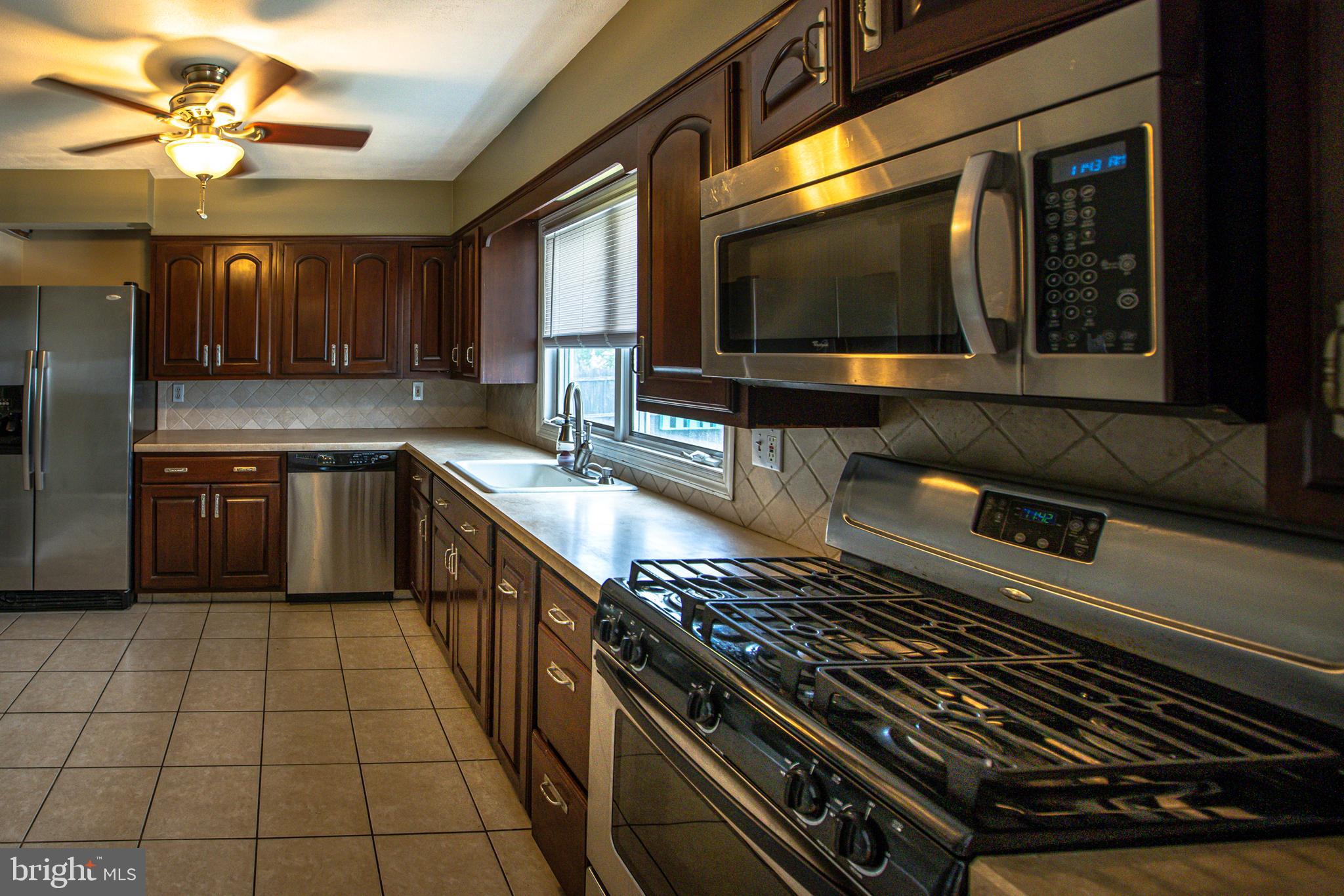 17 Edgemont Road Trenton, NJ 08620 - Photo 13 of 28 Kitchen