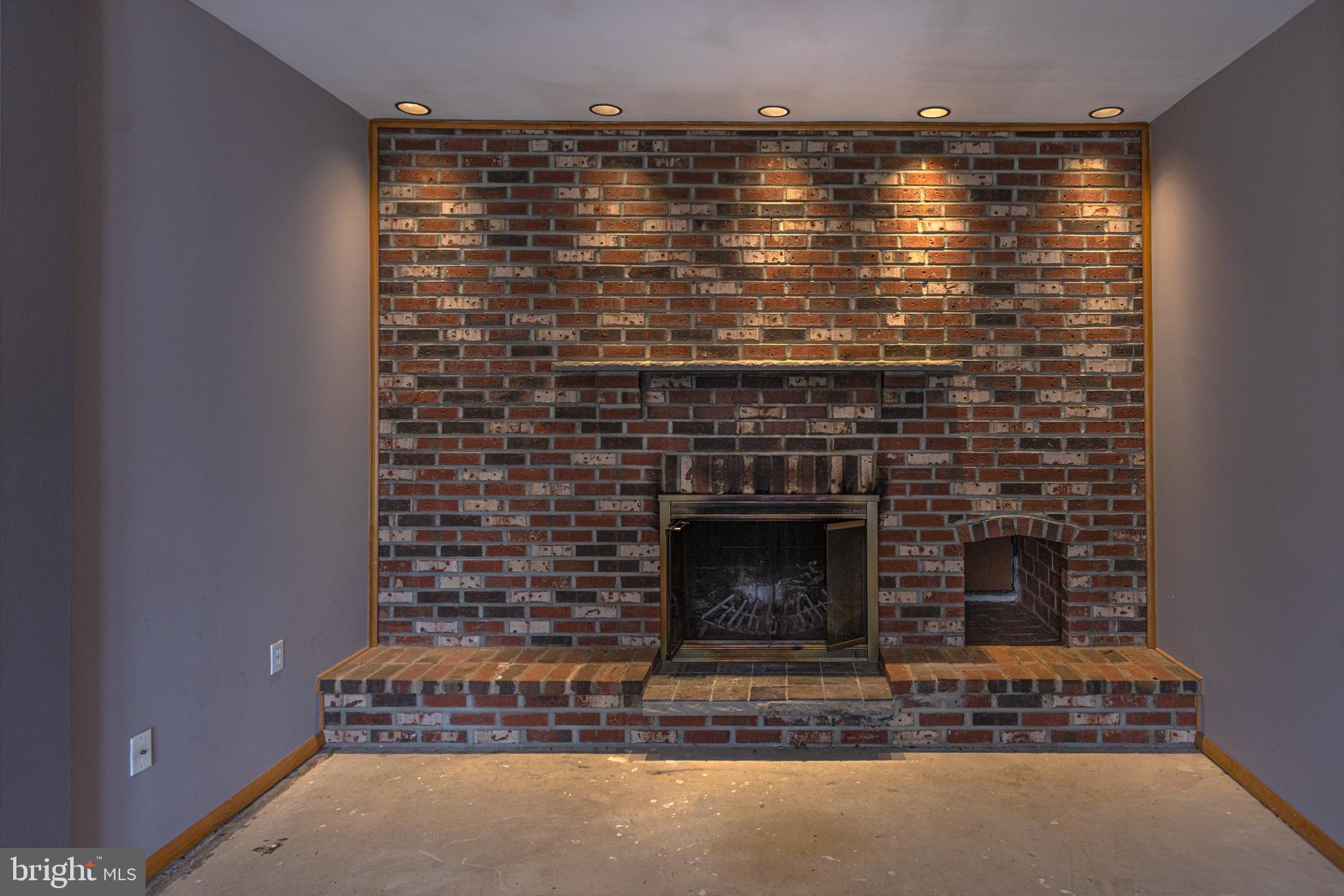 17 Edgemont Road Trenton, NJ 08620 - Photo 14 of 28 Fireplace/Family Room
