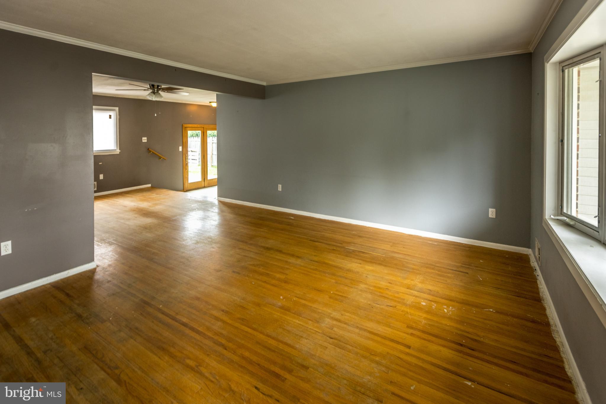 17 Edgemont Road Trenton, NJ 08620 - Photo 16 of 28 Living Room