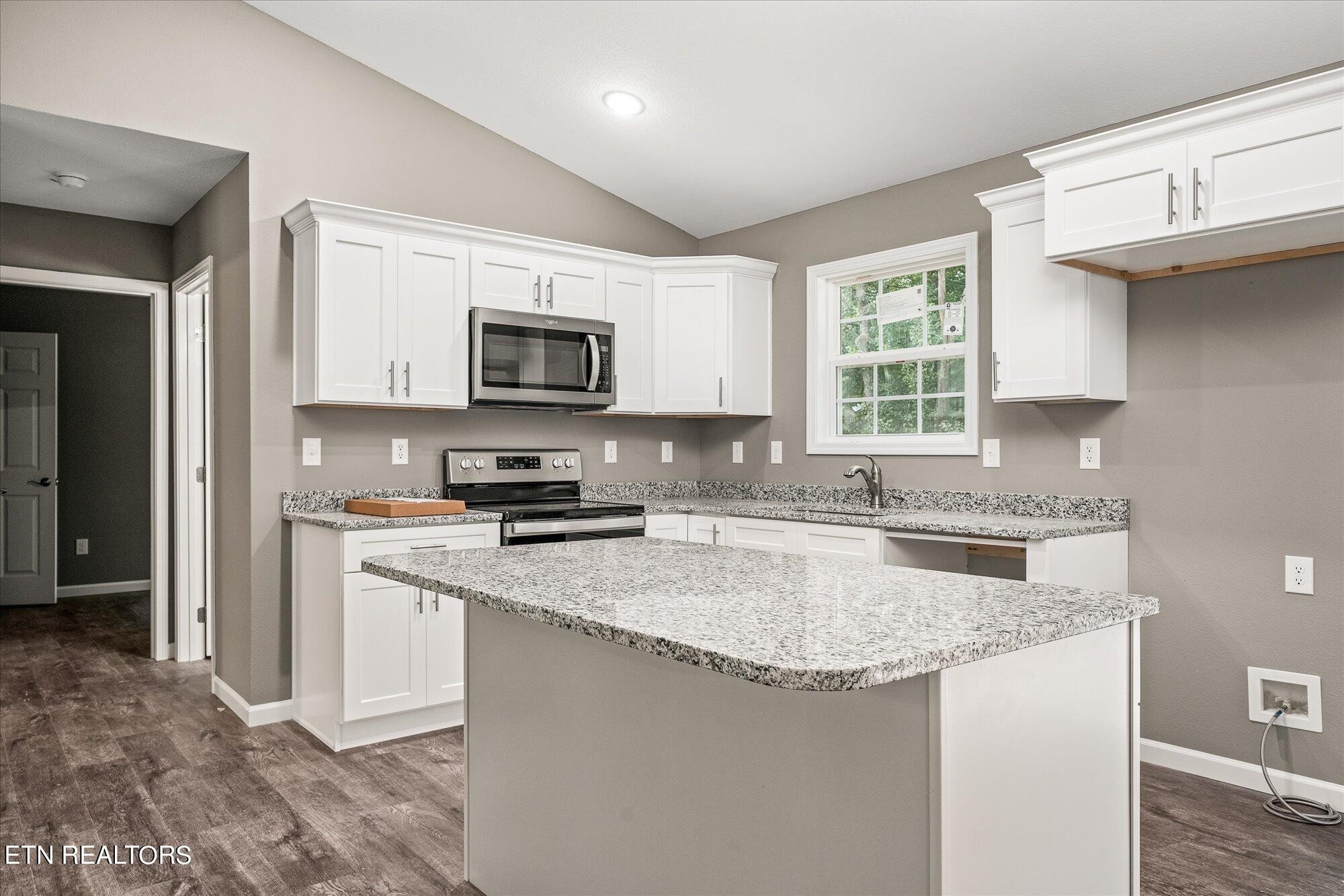 3039 Shawnee Road Crossville, TN 38572 - Photo 5 of 23 Gallery Image 5