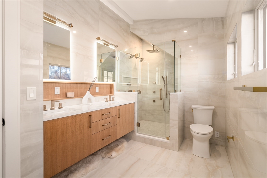 71 Greenough Street, Unit 2 Brookline, MA 02445 - Photo 13 of 26