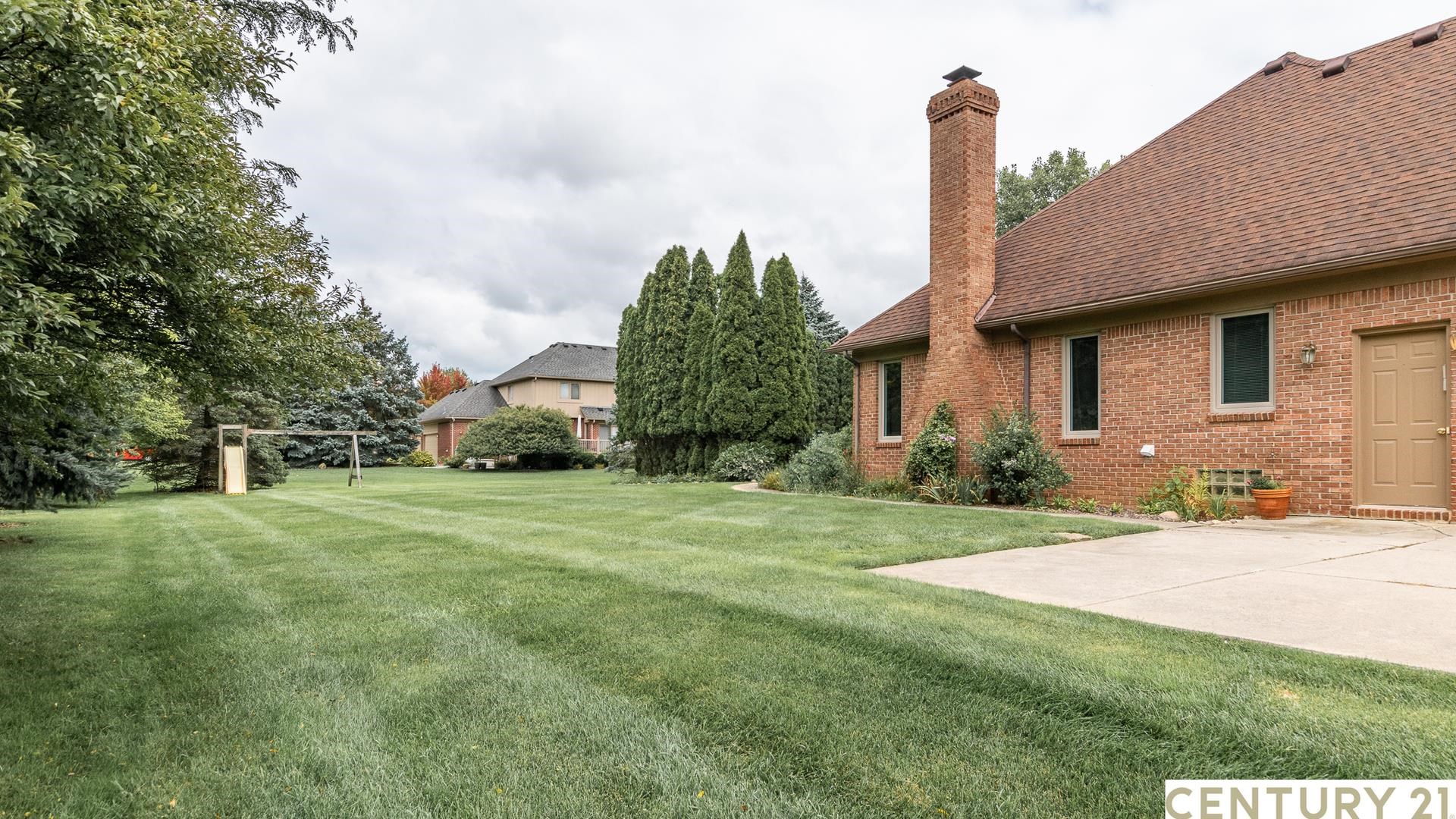 396 Oakbridge Drive Rochester, MI 48306 - Photo 6 of 99 50121464-5.JPG