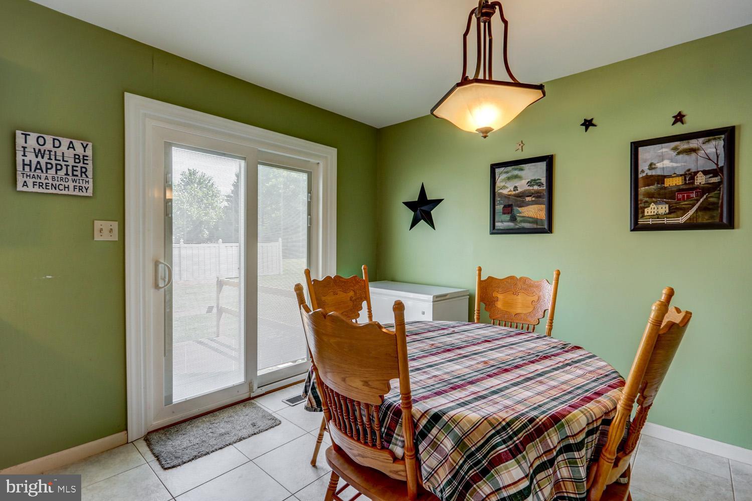 82 Robinhill Drive Lititz, PA 17543 - Photo 16 of 31 Eat-in kitchen