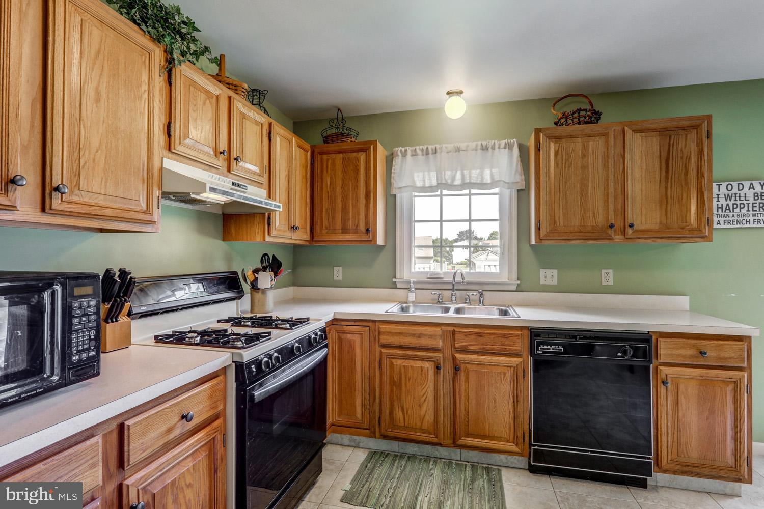 82 Robinhill Drive Lititz, PA 17543 - Photo 19 of 31 Lots of cabinets