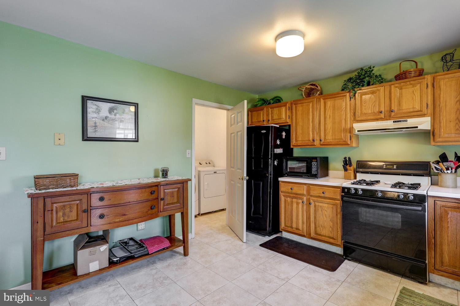 82 Robinhill Drive Lititz, PA 17543 - Photo 20 of 31 Laundry and half bath off of kitchen
