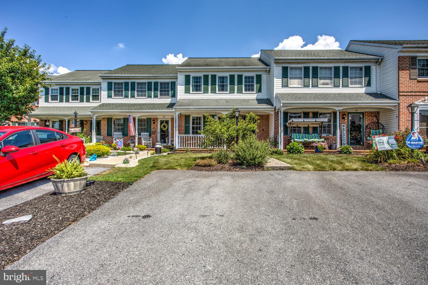 82 Robinhill Drive Lititz, PA 17543 - Photo 2 of 31 2 parking spaces
