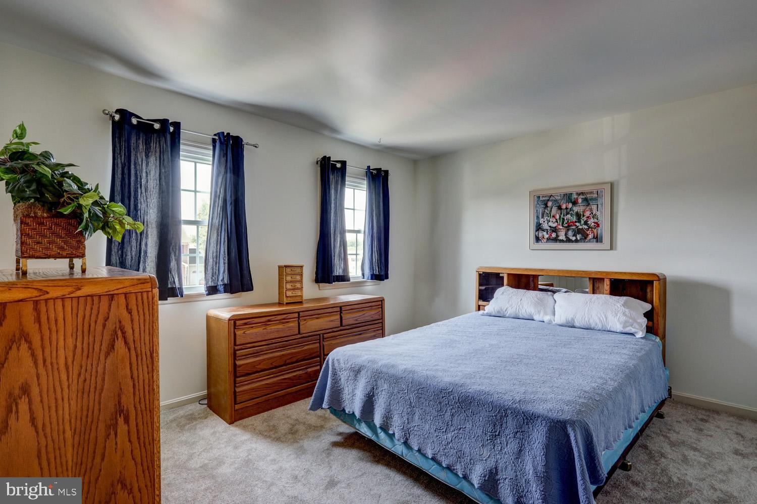 82 Robinhill Drive Lititz, PA 17543 - Photo 23 of 31 Primary bedroom
