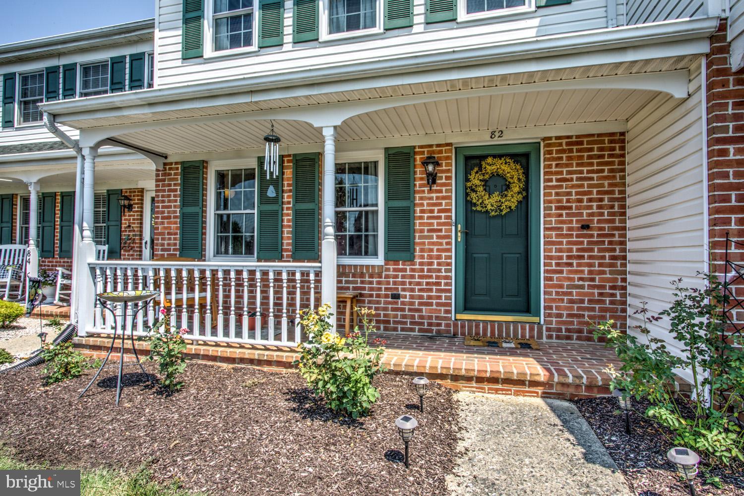 82 Robinhill Drive Lititz, PA 17543 - Photo 4 of 31 Sidewalk to front door