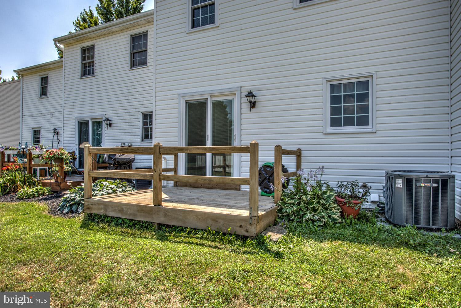 82 Robinhill Drive Lititz, PA 17543 - Photo 7 of 31 Back deck