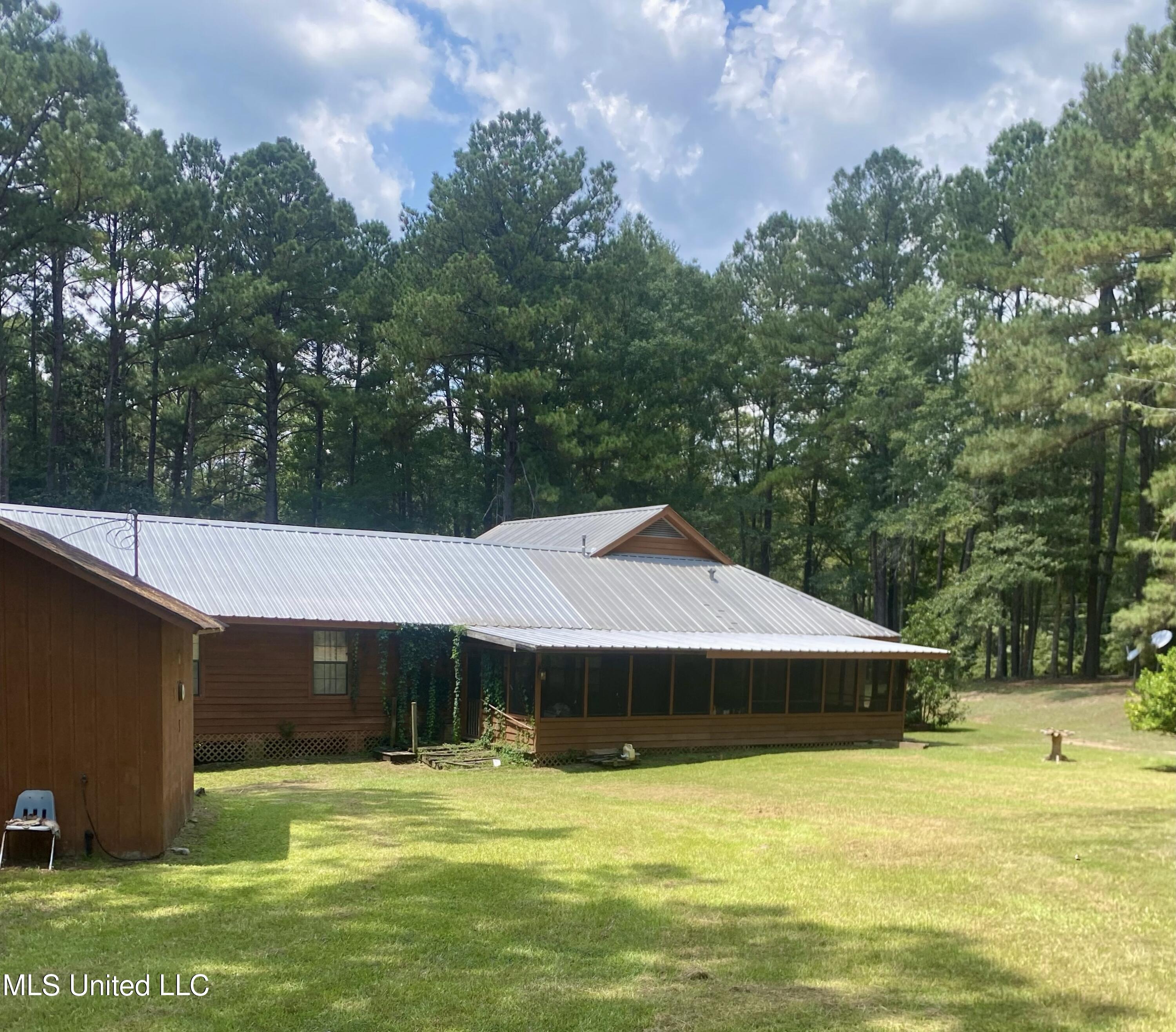 1024 Sabrina Drive Summit, MS 39666 - Photo 2 of 43 IMG_6383