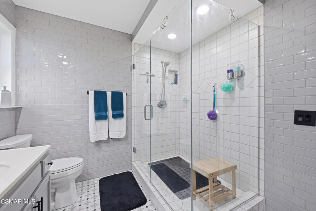 2497 Orangewood Place Simi Valley, CA 93065 - Photo 23 of 42 a bathroom with a toilet a sink and shower