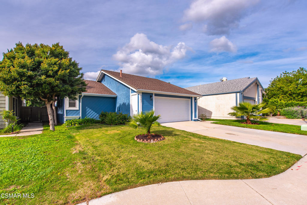 2497 Orangewood Place Simi Valley, CA 93065 - Photo 39 of 42 a house view with a garden space