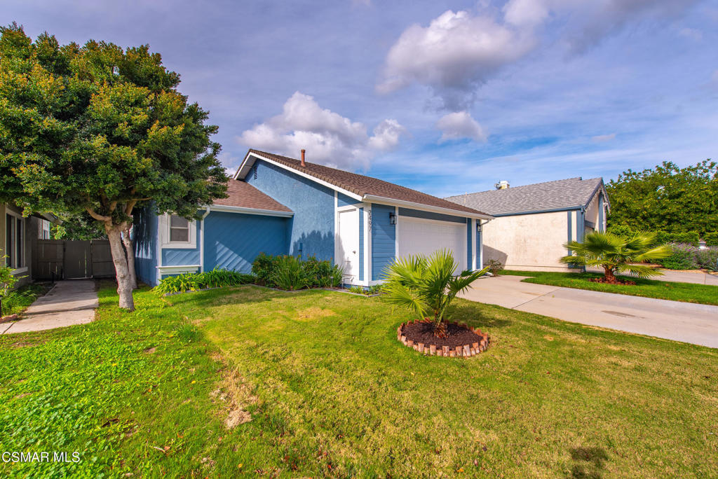 2497 Orangewood Place Simi Valley, CA 93065 - Photo 42 of 42 a house view with a garden space