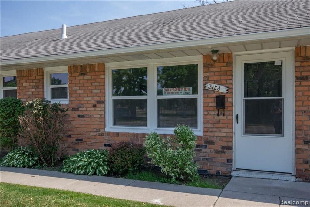 2133 Normandy Road Royal Oak, MI 48073 - Photo 2 of 15