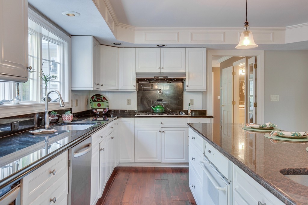 7 Endicott Road Andover, MA 01810 - Photo 7 of 30 Gallery Image 7