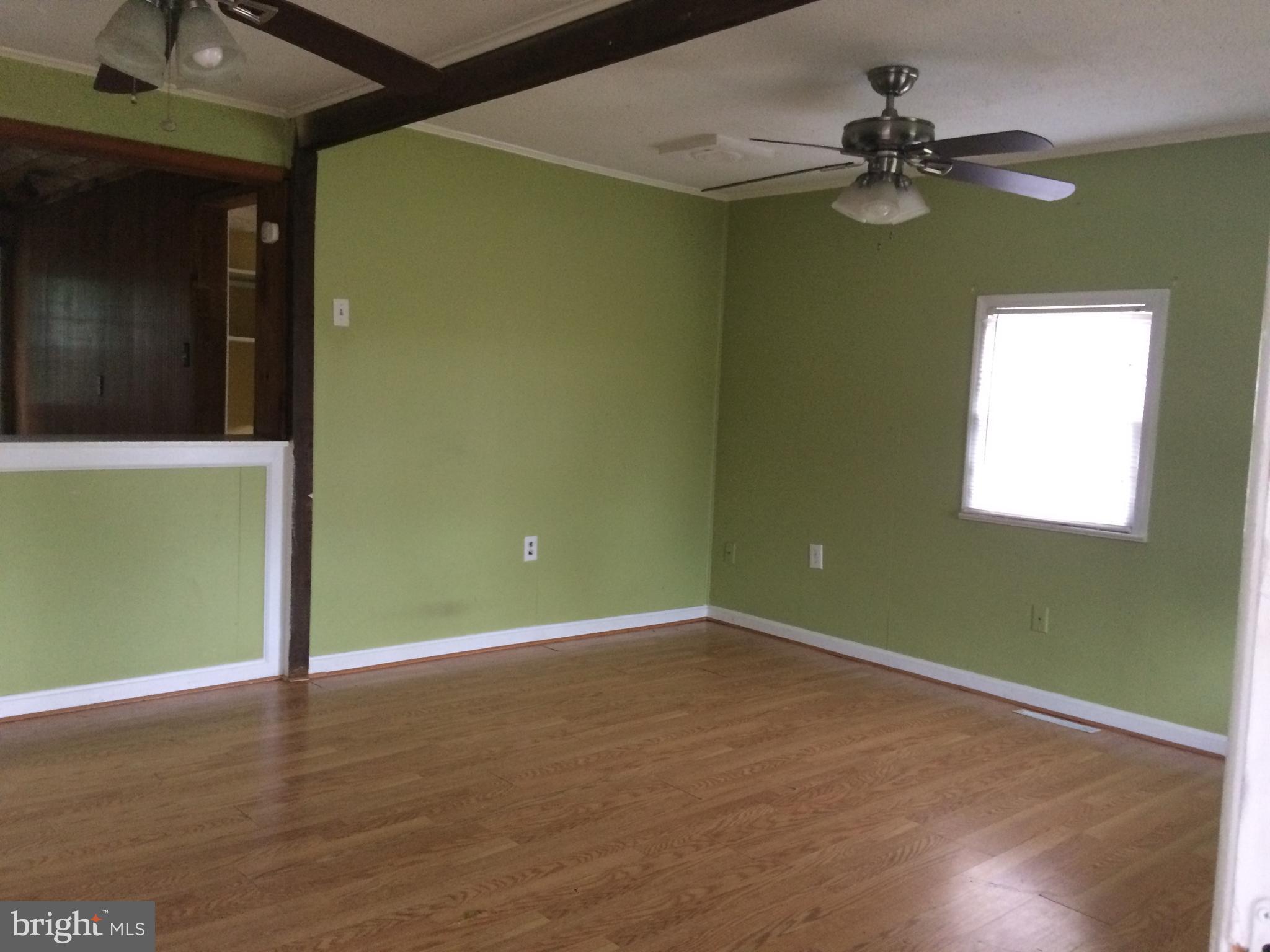 525 Courthouse Road Stafford, VA 22554 - Photo 4 of 10 Living Room)